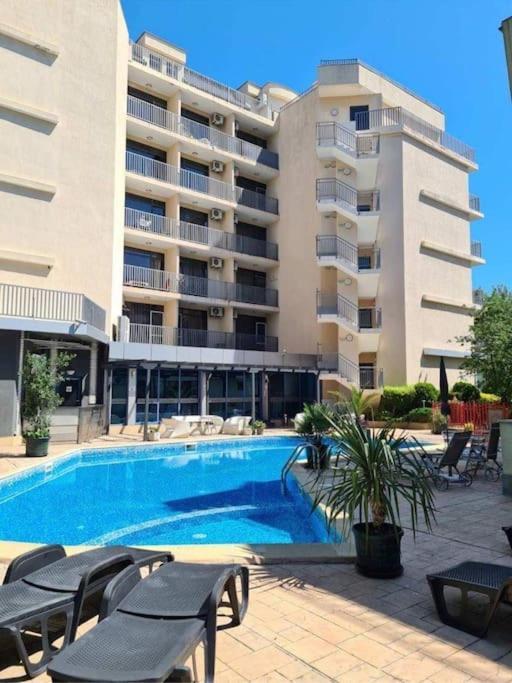 Joy Apartment Pantai Sunny Bagian luar foto